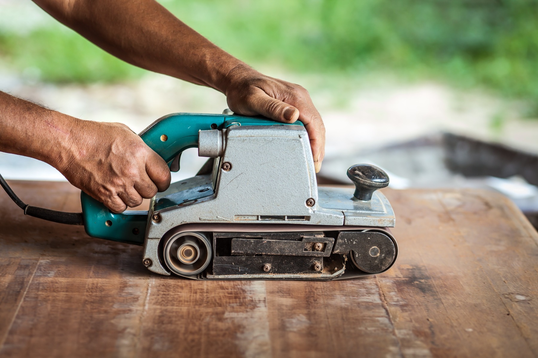 Hand held floor deals sander